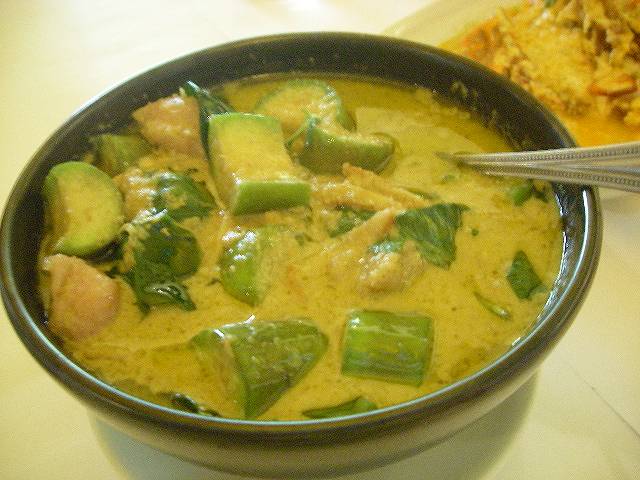 タイ現地の ゲーンキャオワーン グリーンカレー 陰の主役はマクア タイ茄子 毎日カレー と タイ料理 By エスニカン