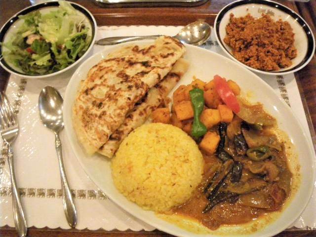 昭和のスリランカ料理遺産 コートロッジ 神戸本店 新宿店 武蔵浦和に羽田空港 毎日カレー と タイ料理 By エスニカン