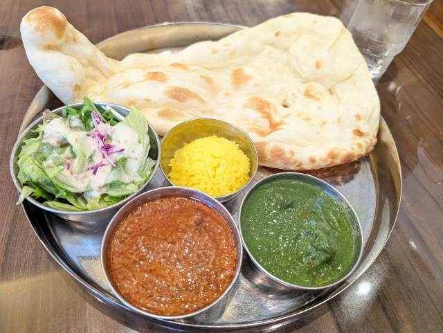 「ピプレー」（春日・えんま通り）でランチ「カレー２種セット」（インド料理も美味い）