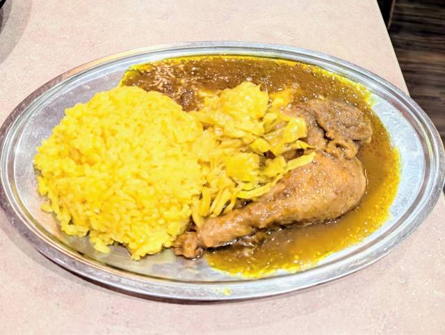 老舗インド料理「ナイルレストラン（東銀座）」で変わらぬ美味しさの「ムルギーランチ」