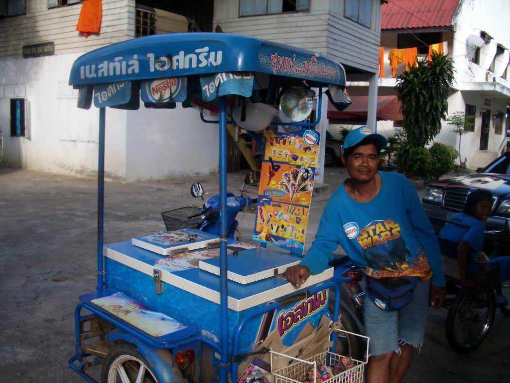 タイのバイクタクシー トゥクトゥク と アイスクリン 毎日カレー と タイ料理 By エスニカン