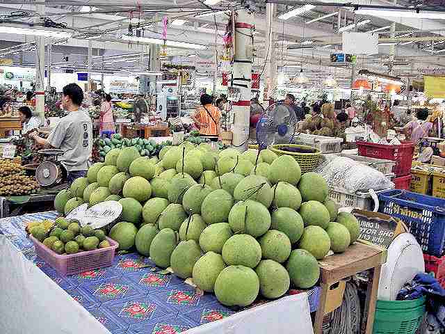 タイのフルーツ「ソムオー」（ポメロ）、そのままでも