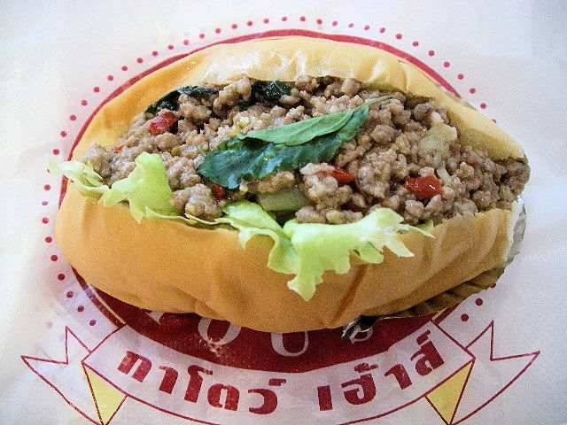 タイ料理でパクチーが入るのは トムヤムクン ガパオライス グリーンカレー には入りません 毎日カレー と タイ料理 By エスニカン