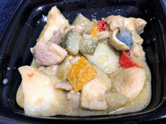 食品スーパー サミットストア の新商品タイ風 とり肉と５種野菜のグリーンカレー 毎日カレー と タイ料理 By エスニカン