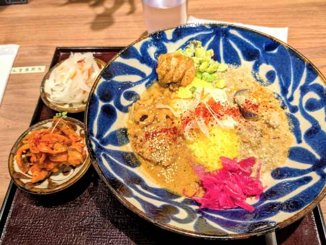 　「旧ヤム邸やくぜん堂」（内幸町）で「如月カレープレート」（イエローチキン＆ポーク）