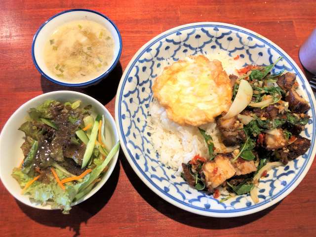 タイ料理 きんめだい 西船カオマンガイ で カリカリ豚肉とガパオ炒めごはん と カオマンガイ 毎日カレー と タイ料理 By エスニカン タイ料理 きんめだい 西船カオマンガイ で カリカリ豚肉とガパオ炒めごはん と カオマンガイ 毎日カレー と タイ料理 By エスニカン