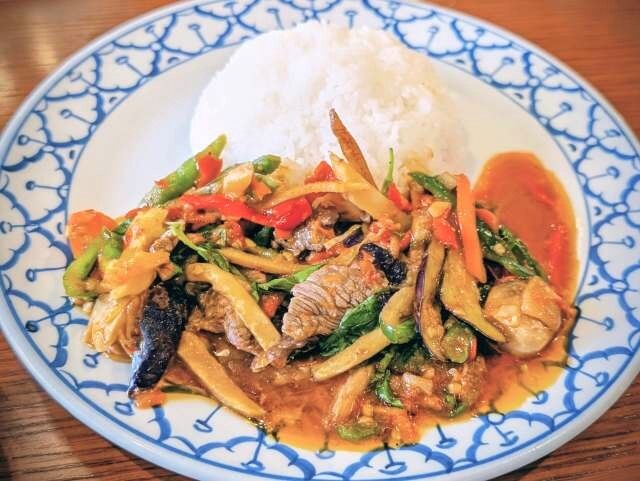 タイ料理「ライカノ」（北千住）でココナッツミルクが入らない森のカレー「ゲーン・パー」セット