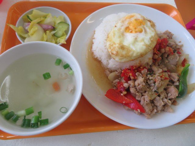 タイ屋台食堂 ソイナナ 東銀座 でランチ 鶏肉のガパオライス 毎日カレー と タイ料理 By エスニカン タイ屋台食堂 ソイナナ 東銀座 でランチ 鶏肉のガパオライス 毎日カレー と タイ料理 By エスニカン