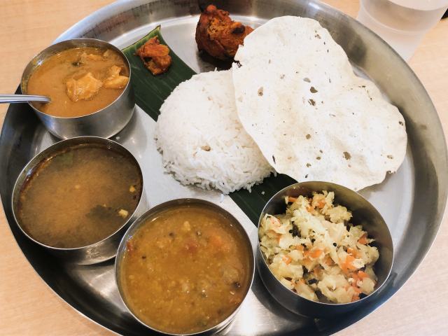 ケララ州出身女性オーナーシェフの南インド料理「カレーリーブス