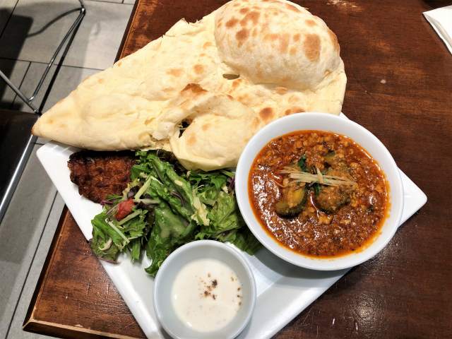 駅ナカのインド料理 シターラダイナー エキュート品川店 で季節の ゴーヤキーマカレー セット 毎日カレー と タイ料理 By エスニカン