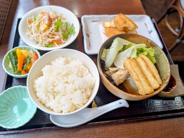 東池袋の「マレーチャン２」でポークスペアリブスープ「肉骨茶（バクテー）セット」