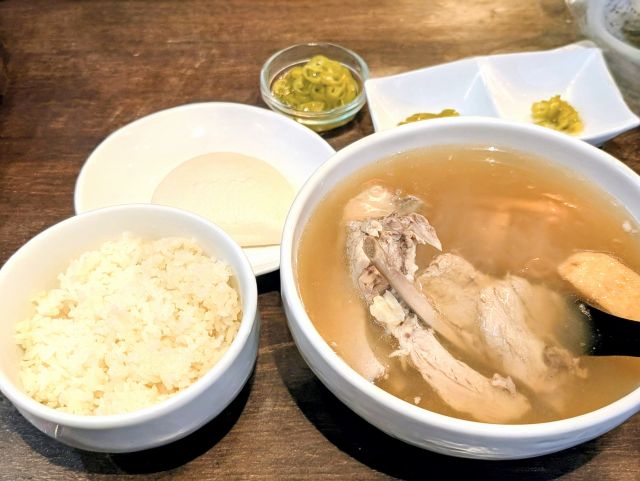 シンガポール料理新店「マーライオンテーブル（新宿）」でランチ「肉骨茶（バクテー）セット」