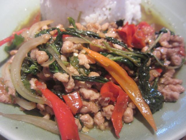 タイ料理新店 ピンク エレファント 新富町 でフレッシュガパオ香る ガパオライス 毎日カレー と タイ料理 By エスニカン