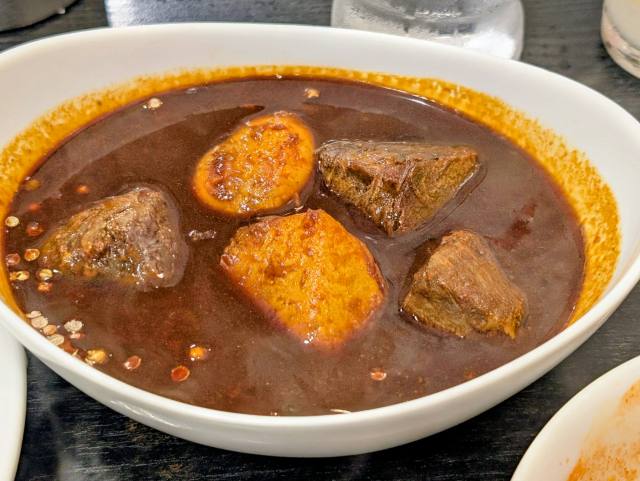 「デリー上野店」で柔らかジューシーな「牛ほほ肉のカシミールカレー」