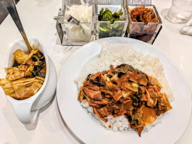 「チャオカリー汐留店」で「ベーコン野菜ほうれん草（辛さ５０倍）」