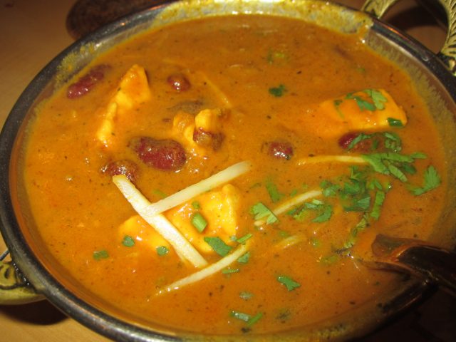 秋葉原のインド料理 アールティ で 開店６周年記念ターリー 毎日カレー と タイ料理 By エスニカン