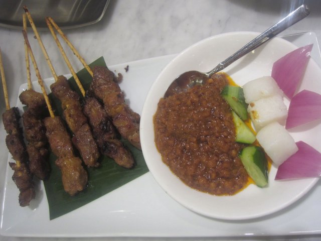 東南アジア マレーシア シンガポール タイ インドネシアなど でポピュラーな串焼き サテー マリネした炭火焼 ヤシ串だと美味っ 毎日カレー と タイ料理 By エスニカン