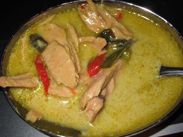 タイ産 ツナとグリーンカレー 缶詰食べ比べ いなば ｖｓ 現地ブランドｓｕｍｏ ｎｏ１ 毎日カレー と タイ料理 By エスニカン