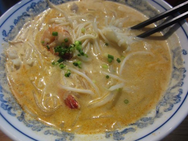 シンガポール現地のココナッツミルクカレーヌードル ラクサ と日本の ウィーナムキー 検証 毎日カレー と タイ料理 By エスニカン