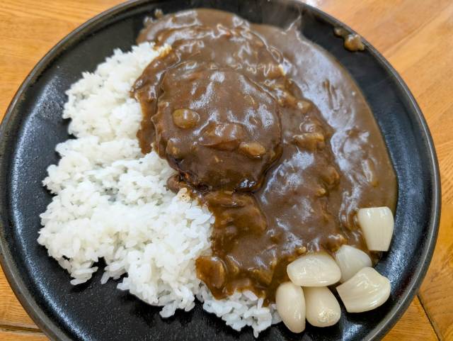 鹿児島中央駅前の老舗カウンターカレー2選（カレー90番、サフラン