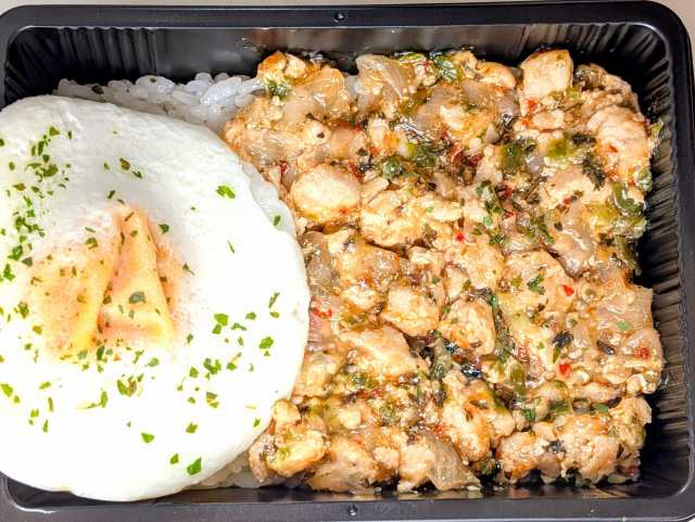 実食２６年春　ローソン弁当の「旨さ広がる！ガパオライス」（※バジルソース炒め）