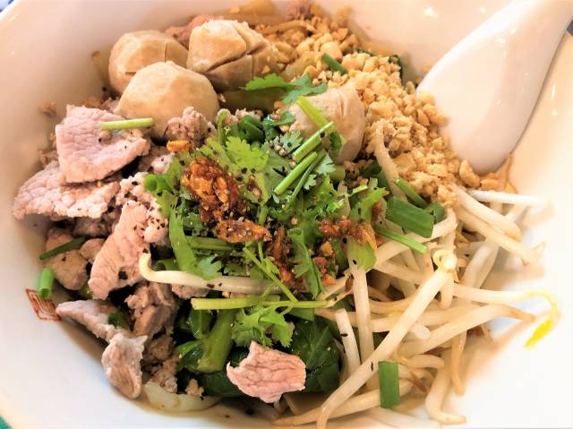 連続ビブグルマンのタイ料理 プリック 池袋 で豚肉入り汁なしビーフン太麺 センヤイ ヘーン ムー 毎日カレー と タイ料理 By エスニカン 連続ビブグルマンのタイ料理 プリック 池袋 で豚肉入り汁なしビーフン太麺 センヤイ ヘーン ムー 毎日カレー と タイ料理 By エスニカン