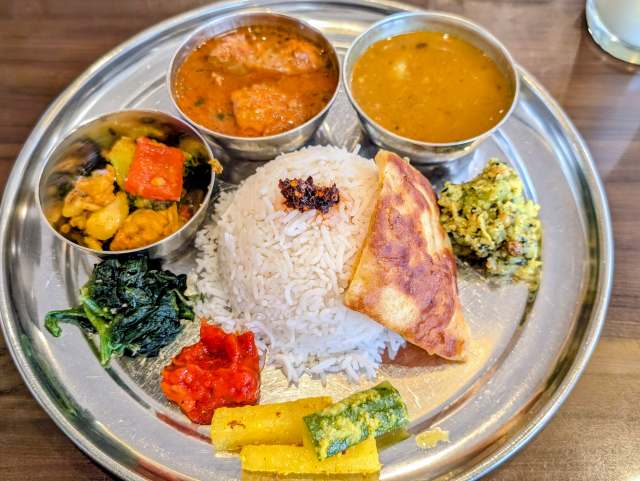 「ピプレー」（春日・えんま通り）でランチ「本日のダルバート（ネパール定食）」