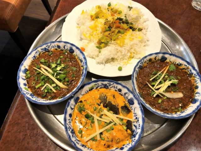 上野のインド料理 ハリマケバブビリヤニ でリピーター人気が高い ３種カレーセット 税込み９６９円也 毎日カレー と タイ料理 By エスニカン