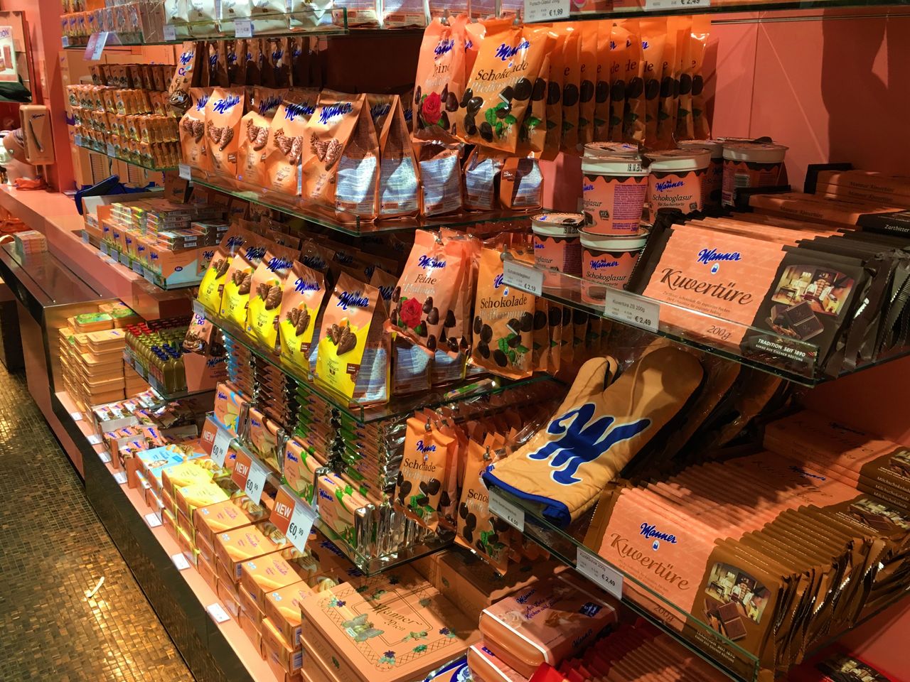 ウィーンのマンナーショップ Manner Shop でお土産のウエハースを買いました まーごろーの旅日記