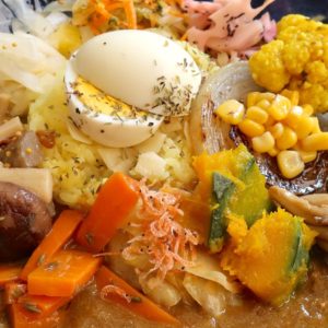 野菜たっぷり８種類＋α！ 「タマニカレー」の野菜カレー