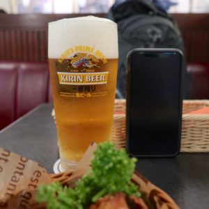 那覇空港「キリンビア＆スナック」でランチビール