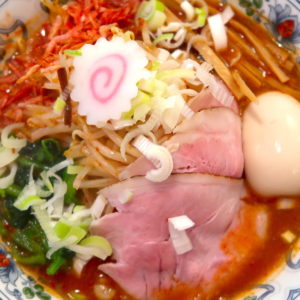 ぬーじボンボンメンデスで辛豚骨醤油野菜ラーメン