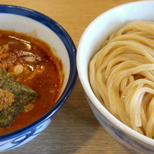 沖縄市「つけ麺 ジンベエ」で限定・シビカラ濃厚つけ麺