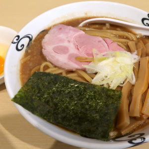 沖縄市「らー麺 アオキジ」で濃厚熟成醤油らーめん