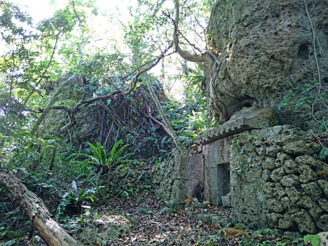 尚泰久王の長男と次男、そして四男が富里集落にきた際の仮の住居跡☆