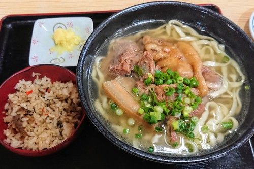 うちなあ家 泊本店〈那覇市泊〉