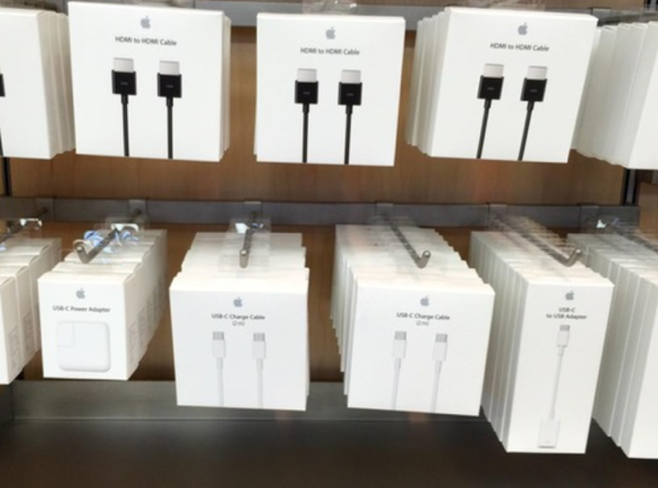 セブン イレブン 5月22日よりapple純正iphoneアクセサリーの販売を順次開始 Macとbclの時間 セブン イレブン 5月22日よりapple純正iphoneアクセサリーの販売を順次開始 Macとbclの時間