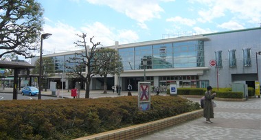 航空公園駅全景