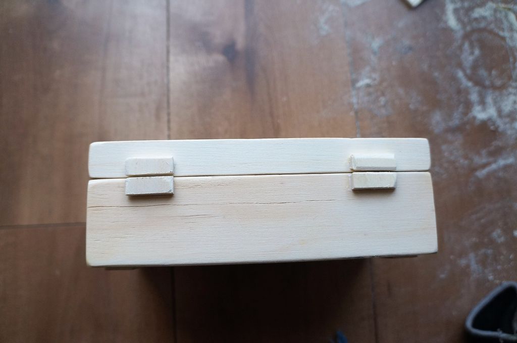 100均簡単リメイク ずっと欲しかった木製のウェットティッシュケースをセリアの木箱で作ってみました Live Love Laugh Maca Home