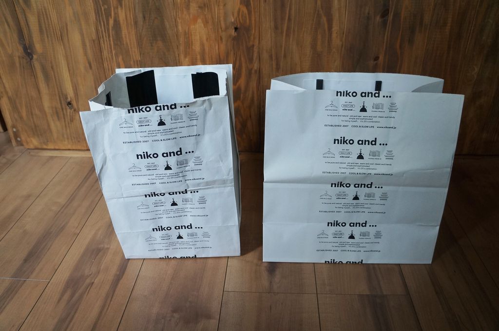 ニコアンドの紙袋収納とかダイソーのねんどケースとか ほんまフツー Live Love Laugh Maca Home