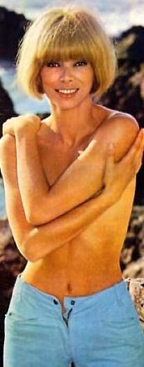 mireille darc nue