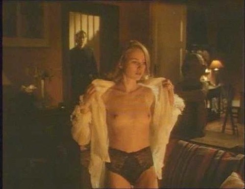 bM6882-NaomiWatts@GrossMisconduct-4_1-500