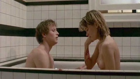 bM0983-BridgetFonda@Aria-2_3
