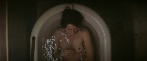 122153638_naomi-watts_-_the-wolf-hour-2019-1080p-web-dl-ncs-001