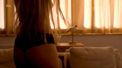 Florence Pugh - Marcella - S01E01 - 2_2
