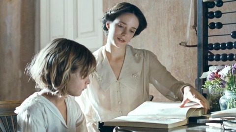 Stacy Martin - The Childhood of a Leader_4