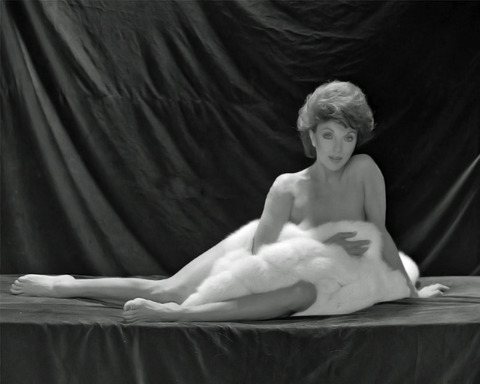 Joan-Collins-Feet-semunude-00