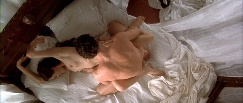 Angelina-Jolie-nude-in-Original-Sin-sex-scene-2