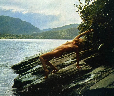 cine revue nude-1