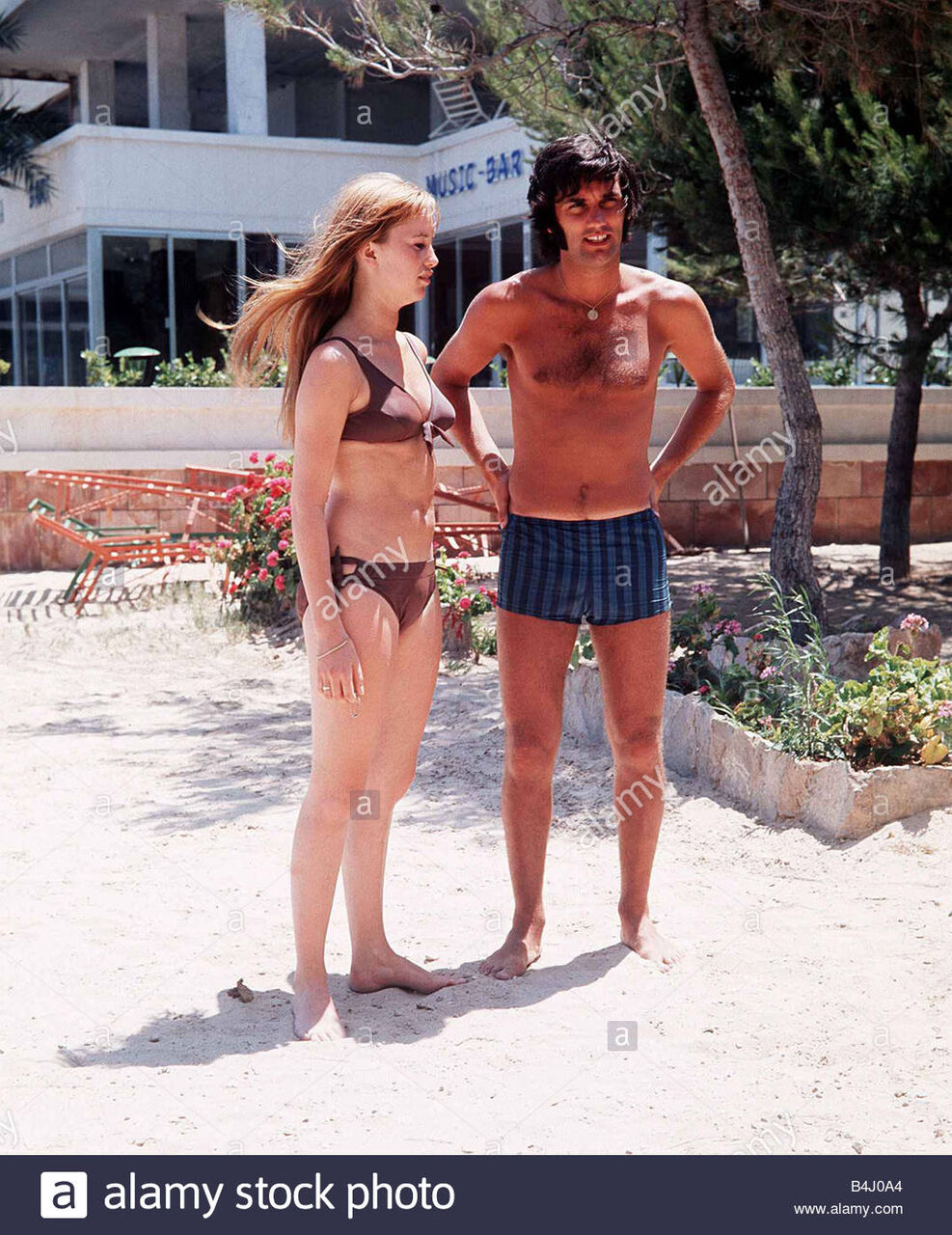 ７２ スーザン ジョージ ビキニになった女優たち